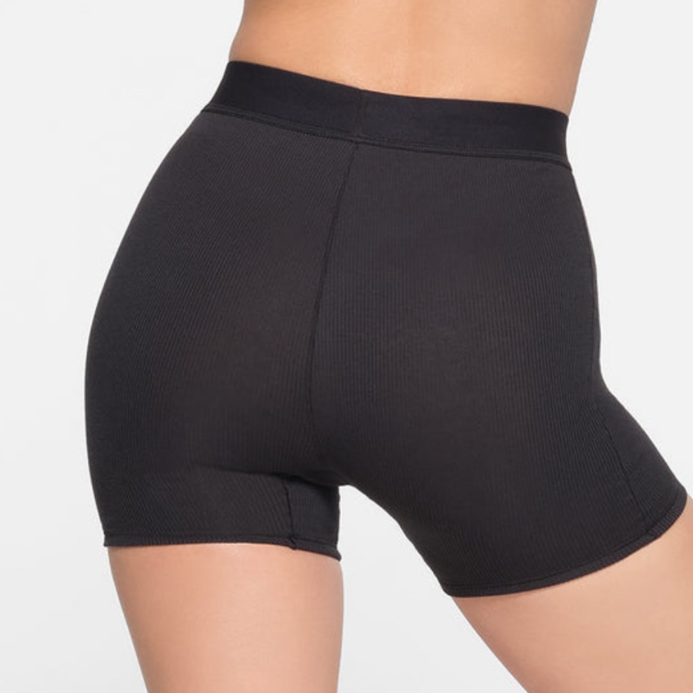 Skims Black Boxer Shorts size M